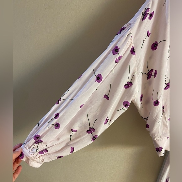 ASTR The Label blouse light pink floral cropped Medium NWT - Picture 2 of 7